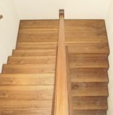 drevené obloženie betónových schodov