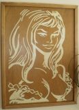 žena-obraz drevený